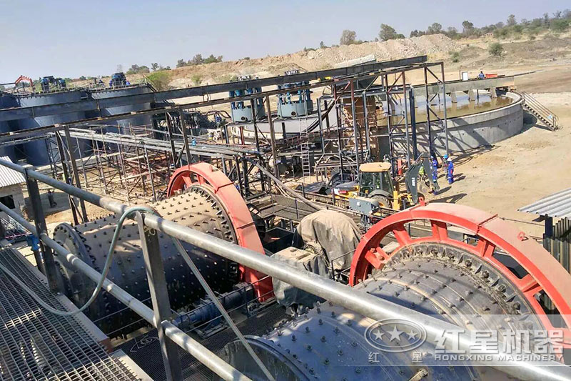 球磨機(jī)現(xiàn)場(chǎng) 球磨機(jī)現(xiàn)場(chǎng)