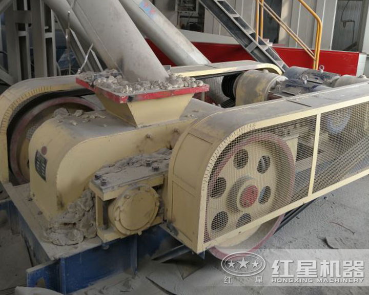 對輥破碎機(jī)生產(chǎn)現(xiàn)場 對輥破碎機(jī)生產(chǎn)現(xiàn)場