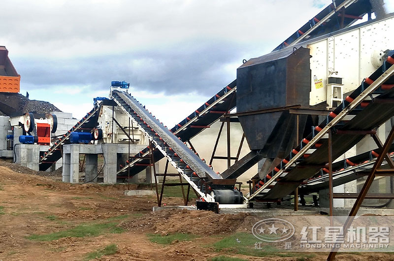 小型砂石粉碎機(jī)現(xiàn)場(chǎng) 小型砂石粉碎機(jī)現(xiàn)場(chǎng)