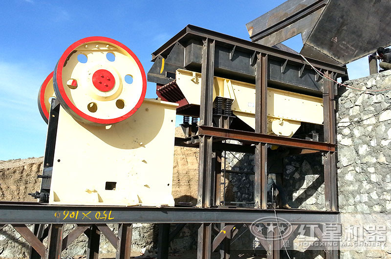 顎式破碎機現(xiàn)場 顎式破碎機現(xiàn)場