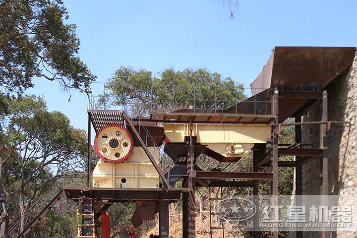 顎式破碎機(jī)維護(hù)現(xiàn)場(chǎng) 顎式破碎機(jī)維護(hù)現(xiàn)場(chǎng)