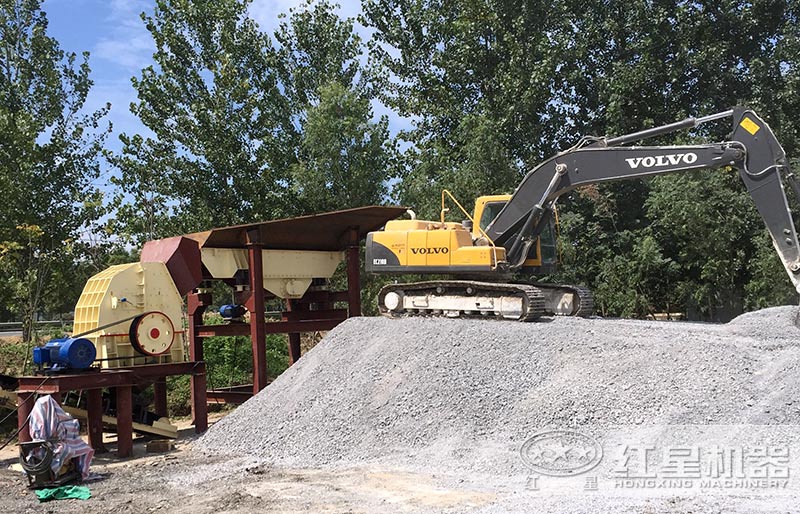 石頭錘式破碎機現場 石頭錘式破碎機現場