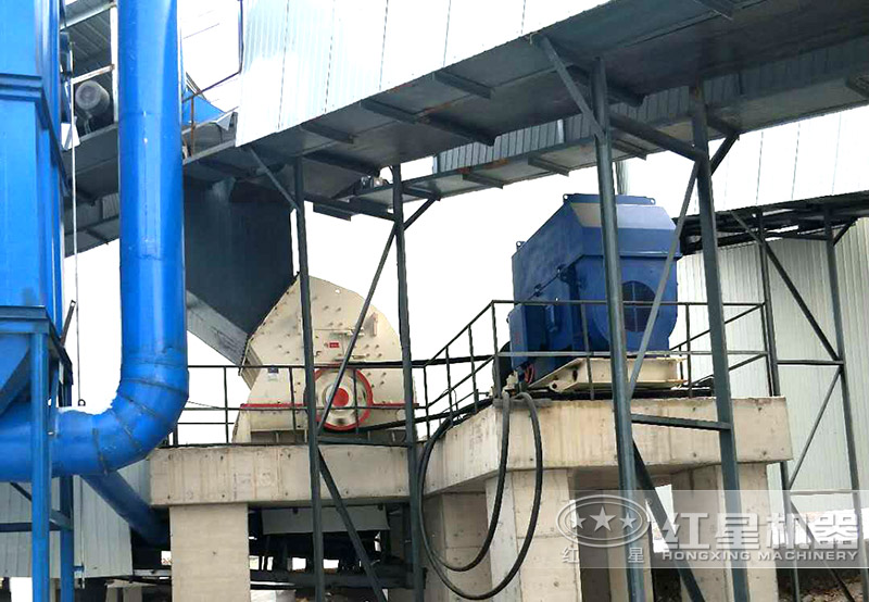 石頭錘式破碎機作業(yè)現場 石頭錘式破碎機作業(yè)現場