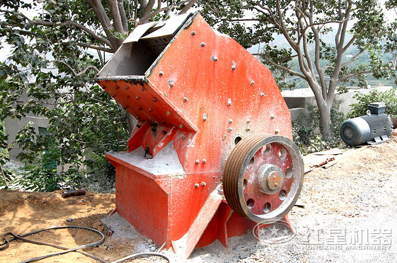 錘式破碎機(jī)檢修現(xiàn)場 錘式破碎機(jī)檢修現(xiàn)場