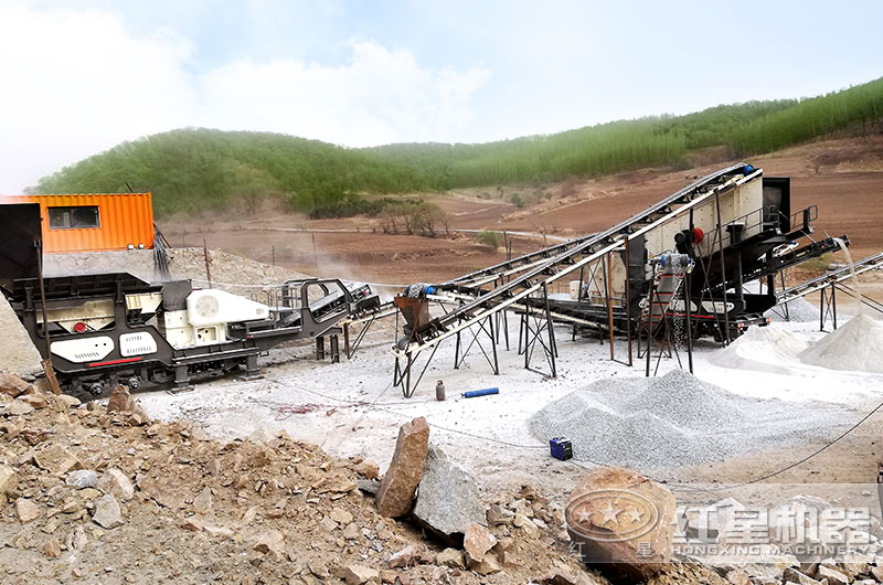 HX粗破輪胎系列移動(dòng)破碎站現(xiàn)場(chǎng) HX粗破輪胎系列移動(dòng)破碎站現(xiàn)場(chǎng)