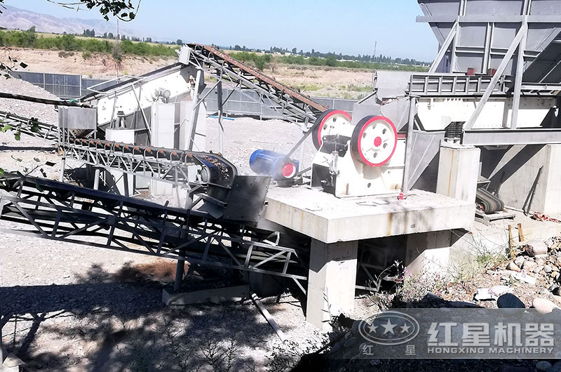 顎式破碎機(jī)作業(yè)現(xiàn)場 顎式破碎機(jī)作業(yè)現(xiàn)場