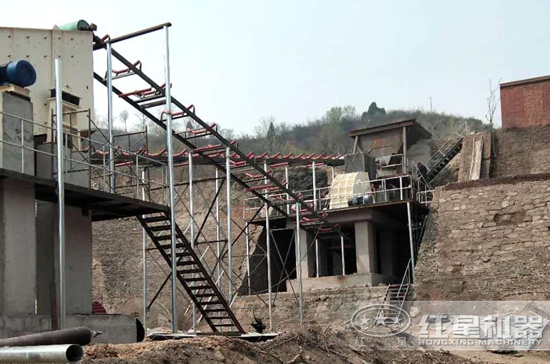 碎石機(jī)現(xiàn)場(chǎng) 碎石機(jī)現(xiàn)場(chǎng)