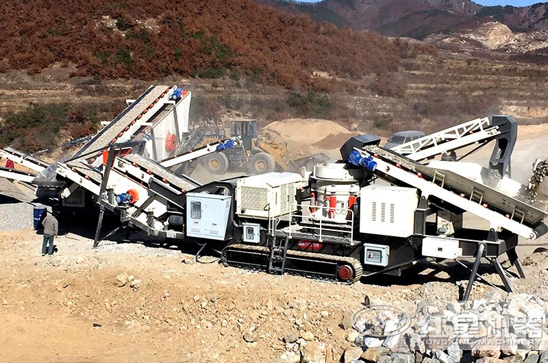 移動(dòng)破碎機(jī)作業(yè)現(xiàn)場 移動(dòng)破碎機(jī)作業(yè)現(xiàn)場