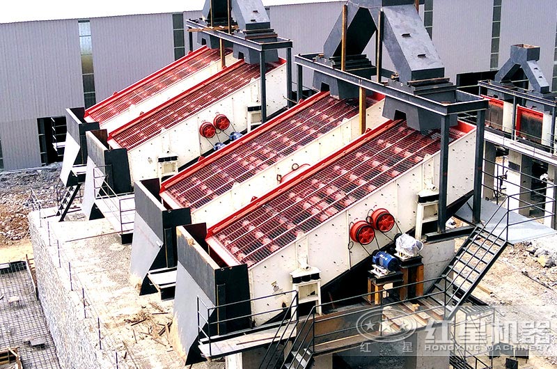 振動(dòng)篩作業(yè)現(xiàn)場 振動(dòng)篩作業(yè)現(xiàn)場