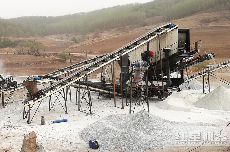 移動(dòng)破碎機(jī)生產(chǎn)現(xiàn)場(chǎng) 移動(dòng)破碎機(jī)生產(chǎn)現(xiàn)場(chǎng)