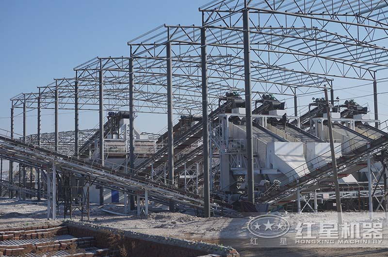 鐵礦石破碎生產(chǎn)現(xiàn)場 鐵礦石破碎生產(chǎn)現(xiàn)場