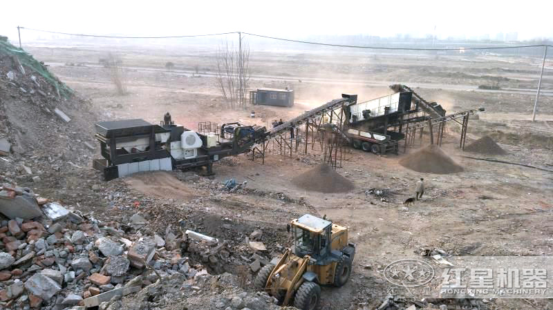 移動(dòng)碎石機(jī)設(shè)備作業(yè)現(xiàn)場 移動(dòng)碎石機(jī)設(shè)備作業(yè)現(xiàn)場