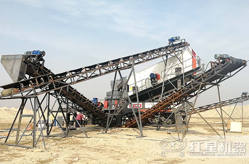 移動(dòng)式破碎機(jī)工作現(xiàn)場(chǎng) 移動(dòng)式破碎機(jī)工作現(xiàn)場(chǎng)