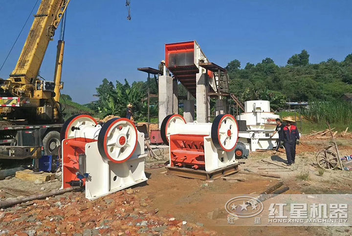 白云石破碎機(jī)作業(yè)現(xiàn)場(chǎng) 白云石破碎機(jī)作業(yè)現(xiàn)場(chǎng)