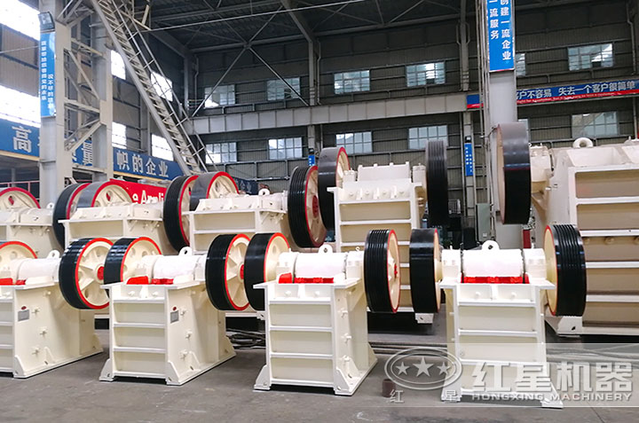 各種規(guī)格的白云石破碎機(jī) 各種規(guī)格的白云石破碎機(jī)