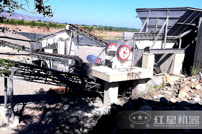 小型顎式破碎機(jī)作業(yè)現(xiàn)場 小型顎式破碎機(jī)作業(yè)現(xiàn)場