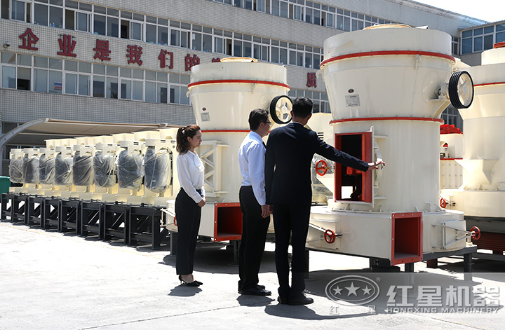 客戶到廠考察磨粉設(shè)備實拍 客戶到廠考察磨粉設(shè)備實拍