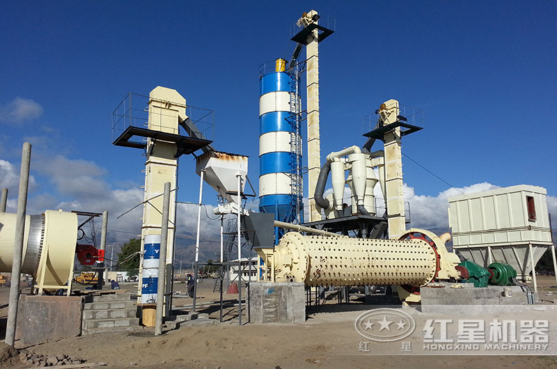 球磨機(jī)作業(yè)現(xiàn)場 球磨機(jī)作業(yè)現(xiàn)場