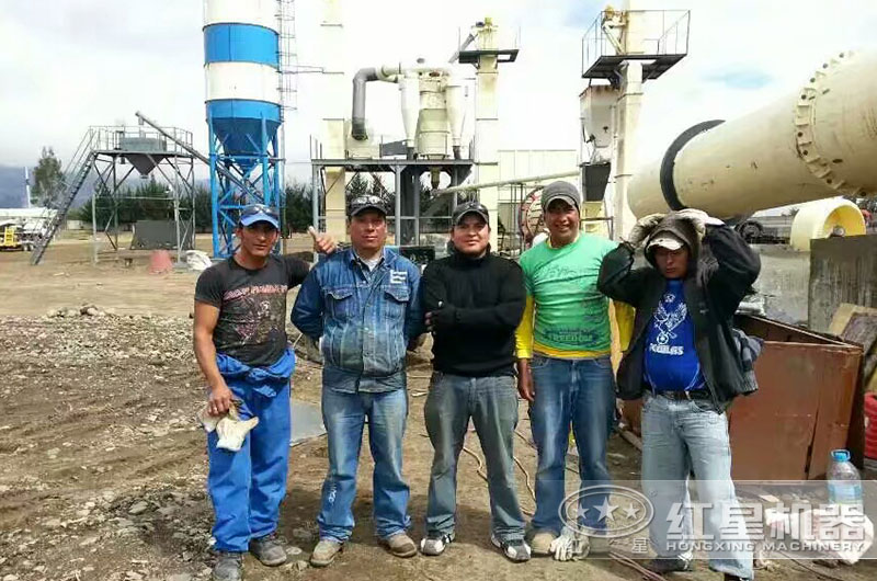 球磨機(jī)作業(yè)現(xiàn)場 球磨機(jī)作業(yè)現(xiàn)場