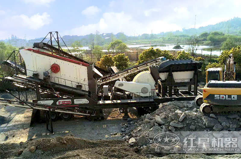 流動碎石機作業(yè)現(xiàn)場 流動碎石機作業(yè)現(xiàn)場