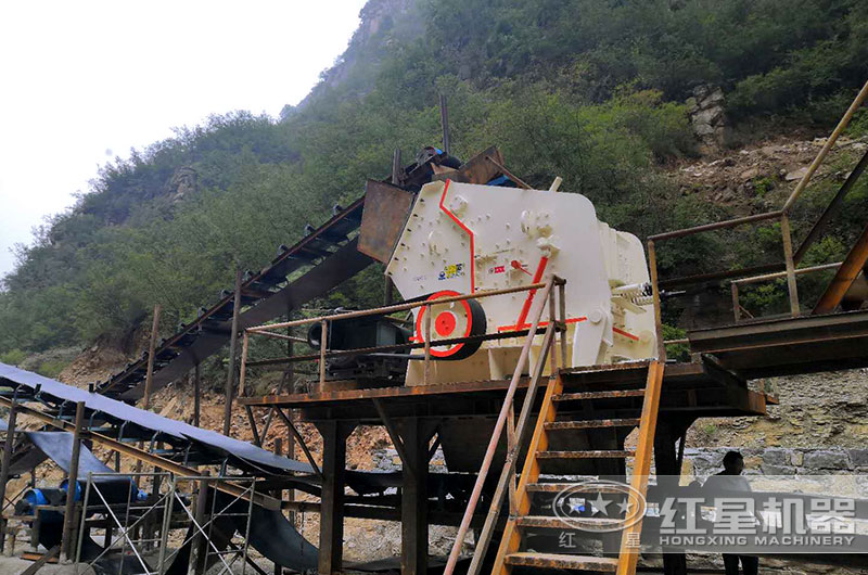 反擊式破碎機(jī)現(xiàn)場圖 反擊式破碎機(jī)現(xiàn)場圖