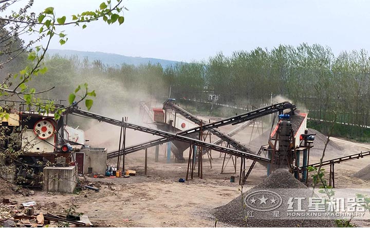 碎石機作業(yè)現(xiàn)場 碎石機作業(yè)現(xiàn)場