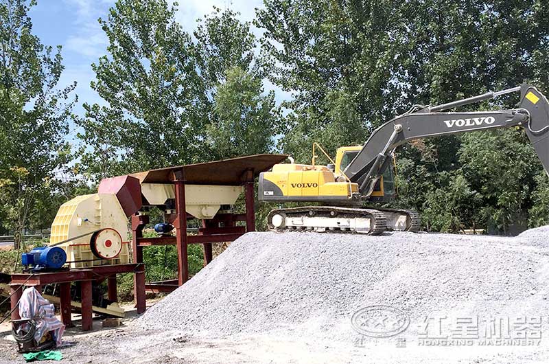 重錘式破碎機工作現(xiàn)場 重錘式破碎機工作現(xiàn)場