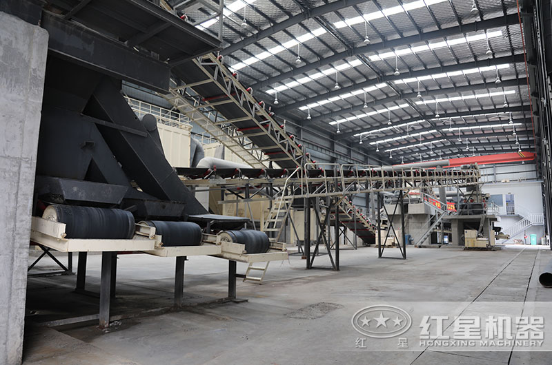 皮帶輸送機(jī)現(xiàn)場(chǎng)圖片 皮帶輸送機(jī)現(xiàn)場(chǎng)圖片