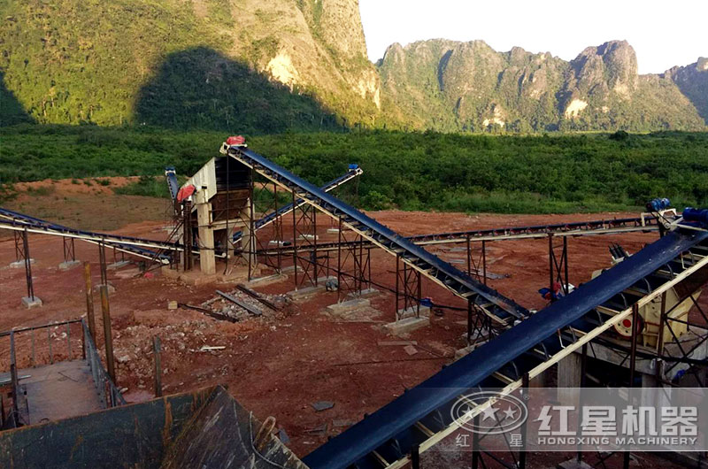 皮帶輸送機(jī)現(xiàn)場(chǎng)圖片 皮帶輸送機(jī)現(xiàn)場(chǎng)圖片