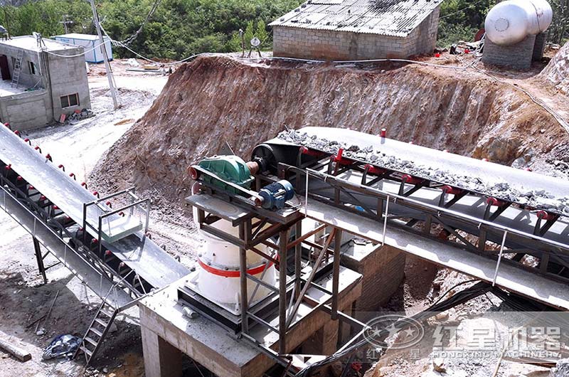 單缸圓錐破碎機(jī)作業(yè)現(xiàn)場 單缸圓錐破碎機(jī)作業(yè)現(xiàn)場