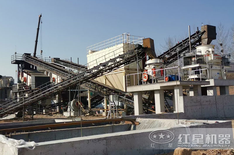 河卵石制砂生產(chǎn)線現(xiàn)場(chǎng) 河卵石制砂生產(chǎn)線現(xiàn)場(chǎng)