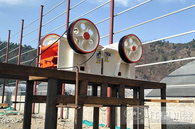 細鄂式破碎機安裝現(xiàn)場 細鄂式破碎機安裝現(xiàn)場