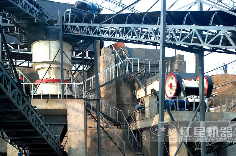 顎式破碎機(jī)現(xiàn)場圖 顎式破碎機(jī)現(xiàn)場圖