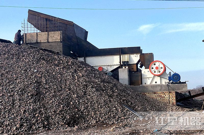 顎式原煤破碎機(jī)作業(yè)現(xiàn)場(chǎng) 顎式原煤破碎機(jī)作業(yè)現(xiàn)場(chǎng)