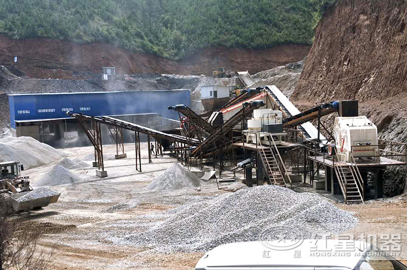 制砂設(shè)備生產(chǎn)現(xiàn)場，反擊破搭配制砂機，破碎軟料