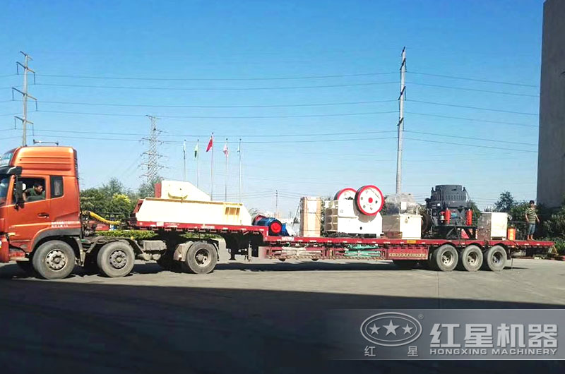 礦山碎石機(jī)發(fā)貨現(xiàn)場(chǎng) 礦山碎石機(jī)發(fā)貨現(xiàn)場(chǎng)