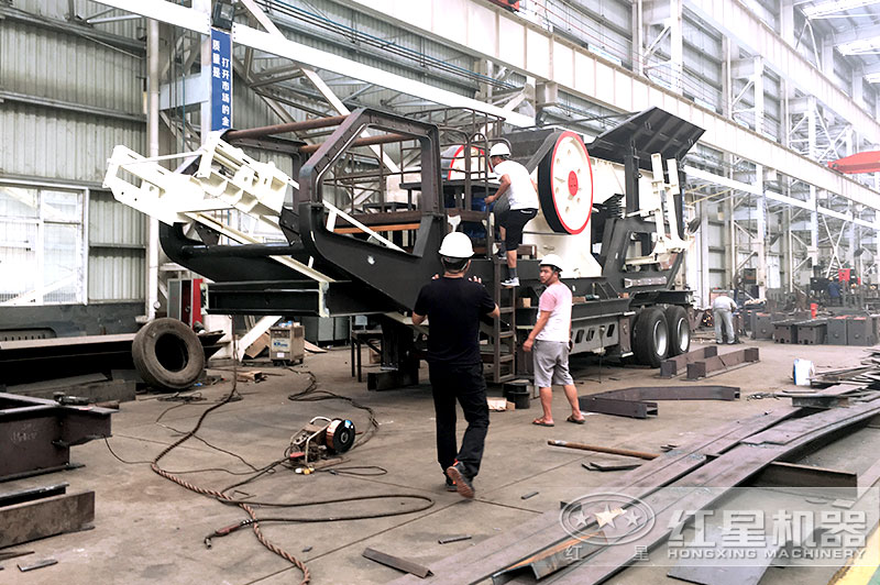 小型輪胎破碎設(shè)備生產(chǎn)車(chē)間 小型輪胎破碎設(shè)備生產(chǎn)車(chē)間