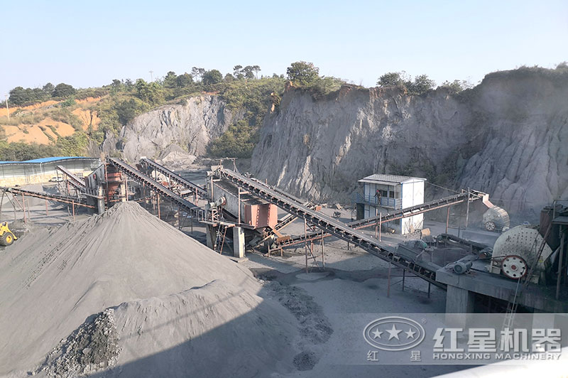 重型錘破碎機(jī)現(xiàn)場(chǎng) 重型錘破碎機(jī)現(xiàn)場(chǎng)