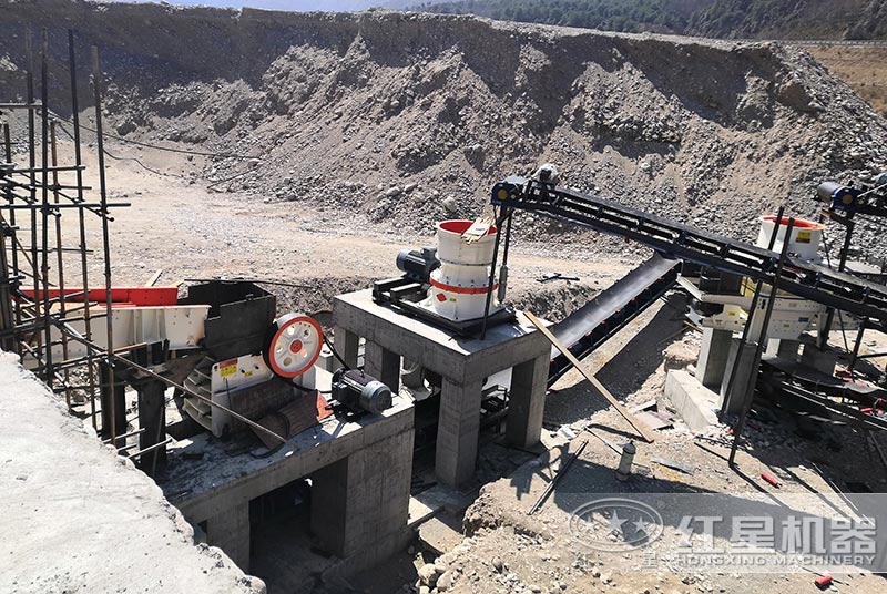 顎破機+圓錐破作業(yè)現(xiàn)場 顎破機+圓錐破作業(yè)現(xiàn)場
