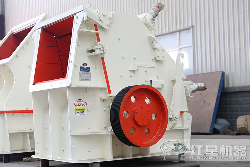 CI系列反擊式破碎機(jī) CI系列反擊式破碎機(jī)