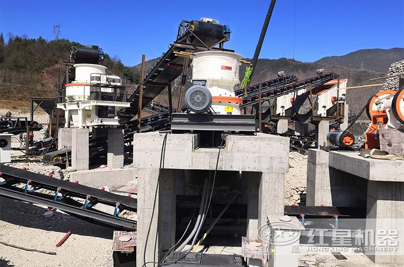 紅星機(jī)器圓錐破碎機(jī)現(xiàn)場 紅星機(jī)器圓錐破碎機(jī)現(xiàn)場