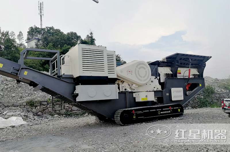 履帶移動破碎站上山作業(yè) 履帶移動破碎站上山作業(yè)