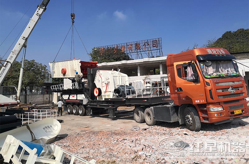 移動碎石粉沙站發(fā)貨到客戶現(xiàn)場 移動碎石粉沙站發(fā)貨到客戶現(xiàn)場